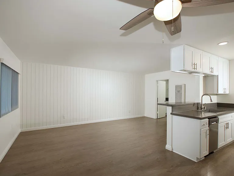 441 W Burchett St — Photo 29
