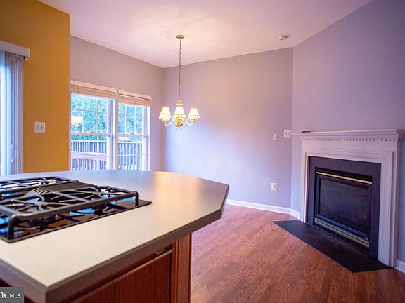 3rd image of 1435 Thornbury Ct
