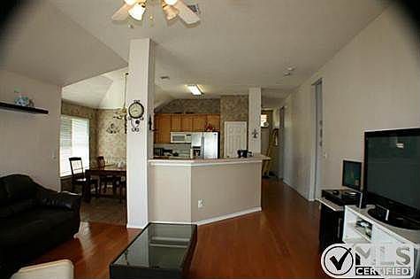3rd image of 404 Jenkins Ln