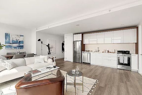 2nd image of 228 E 135th St #902