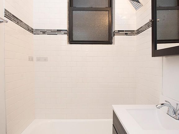 2nd image of 3343-3345 N Marshfield Ave #301