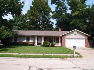 409 Green Haven Dr, Swansea, IL