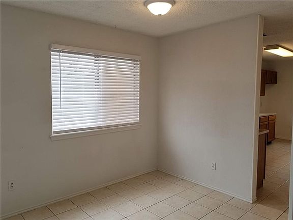 5th image of 523 Luther Dr Unit B