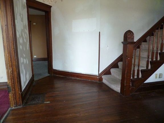 3rd image of 129 E Washington St