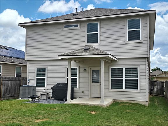 5th image of 212 Yoakum St