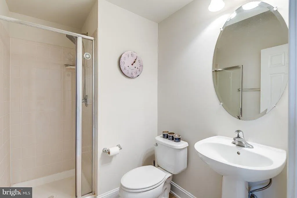 3 bed, 3.5 bath, 2020 sqft, $3,000 — Photo 3
