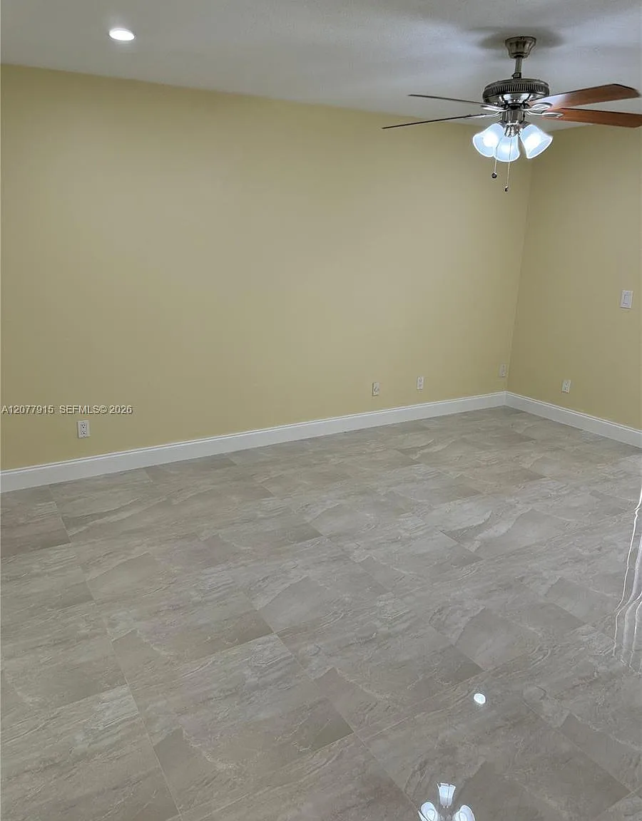 Pembroke Lakes South — Photo 3