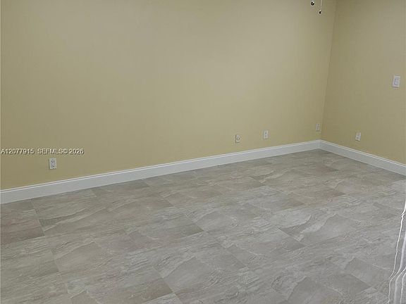 3rd image of 920 SW 111th Ave