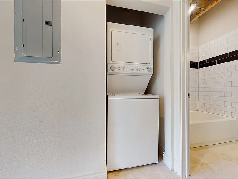 305 W 27th St #227 — Photo 12