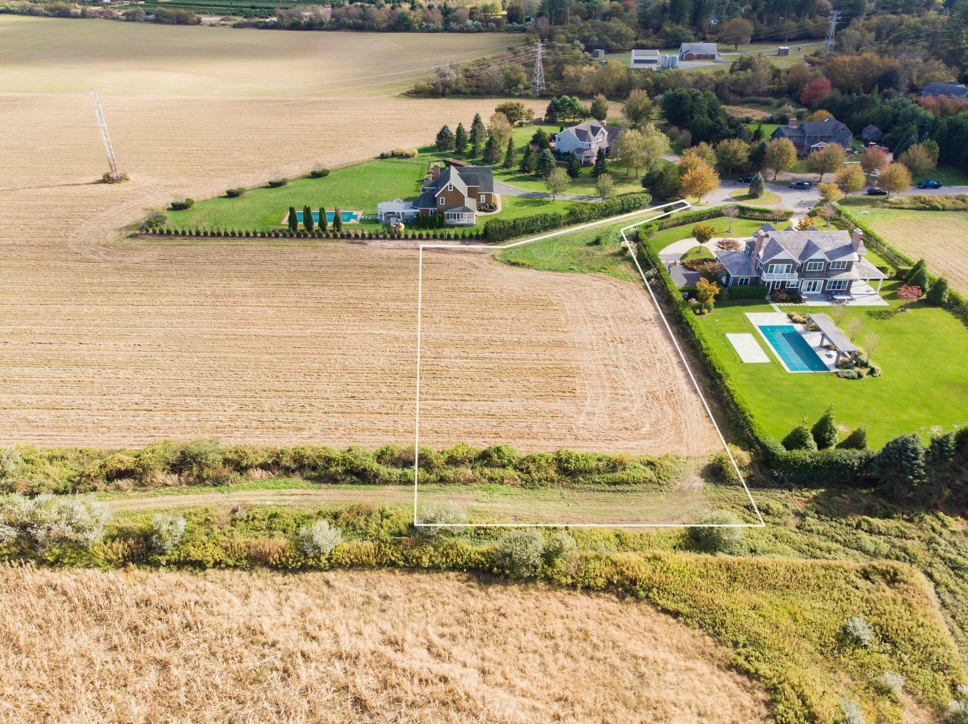 58 Clearview Farm Rd in Southampton Out East