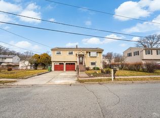 4 Winslow Rd, Edison, NJ 08837