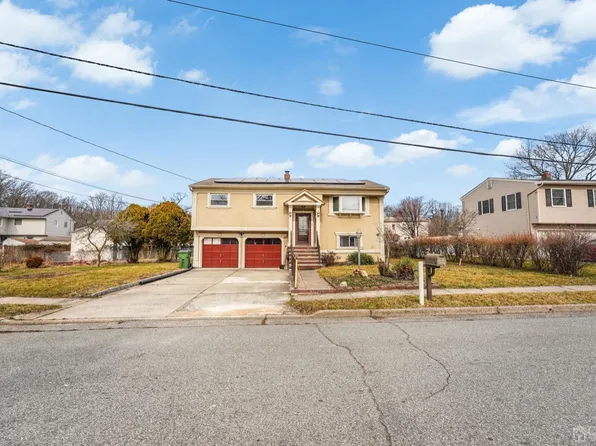 4 Winslow Rd, Edison, NJ 08837