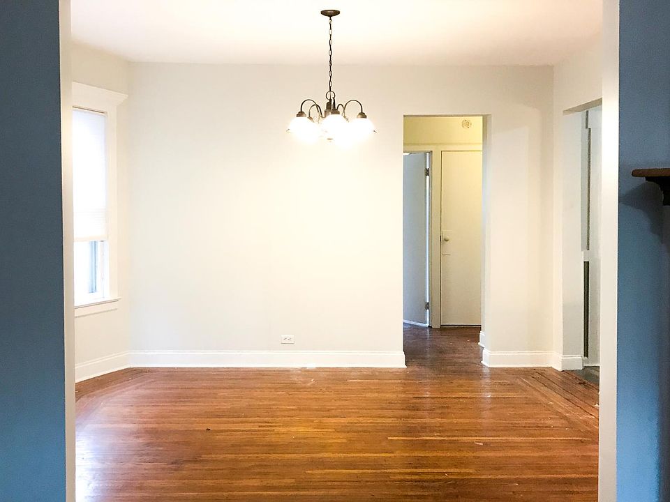 Large open floor plan Dining room/ living room combo.