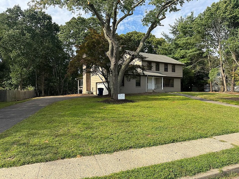 1st image of 52 Ascot Dr
