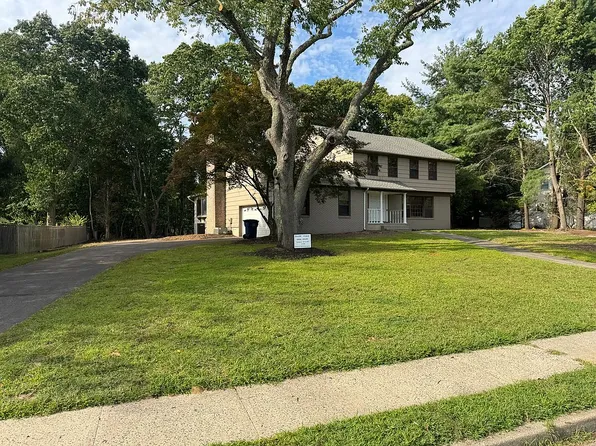 52 Ascot Dr, Ocean, NJ 07712