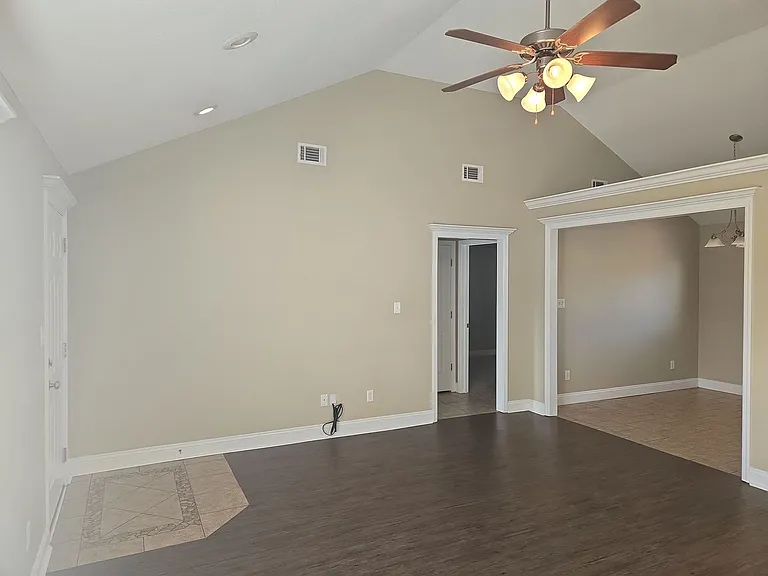 4916 Grant Dr — Photo 4