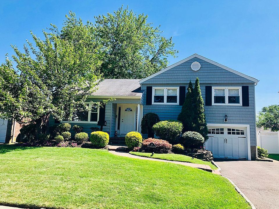 1st image of 26 Clearwater Dr