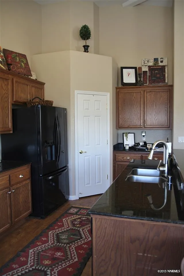 1245 Saxon Dr photo 1