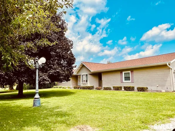 974 Chateau Dr, North Pekin, IL 61554