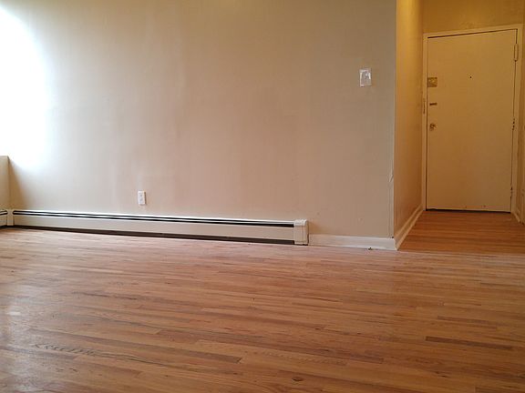 3rd image of 246 Roseville Ave APT C4