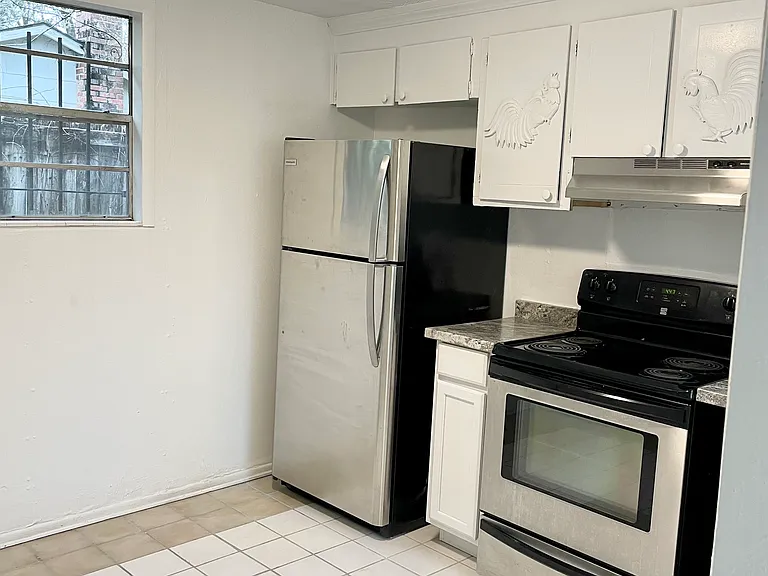 1702 E Maxwell St — Photo 9