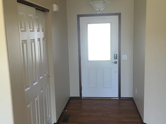 5th image of 704 E Countryside Ave