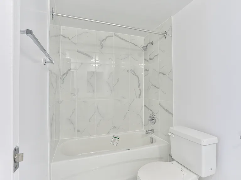 111 Raglan Ave #1008 — Photo 9