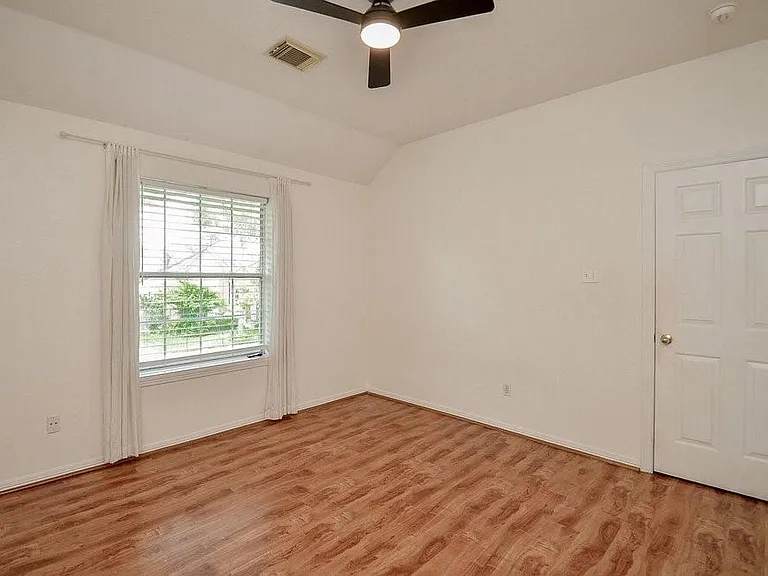 2515 Lansing Cir — Photo 37