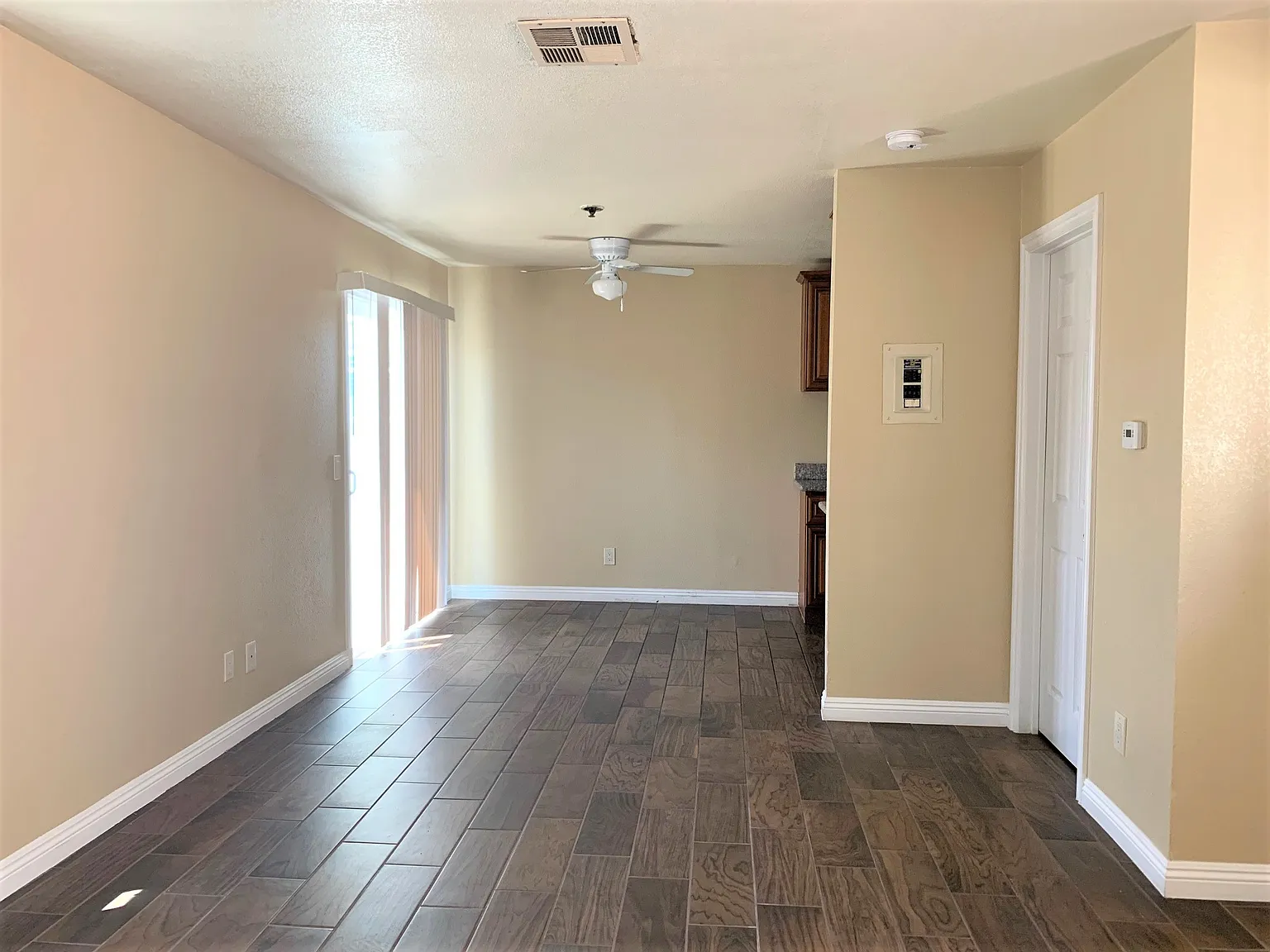2 bed, 1.5 bath, 1000 sqft, $2,650 — Photo 2