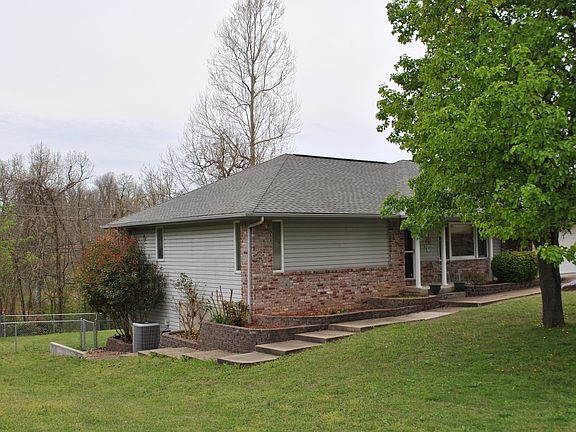 3rd image of 3412 Robinson Dr