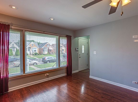 3rd image of 3856 N Oriole Ave