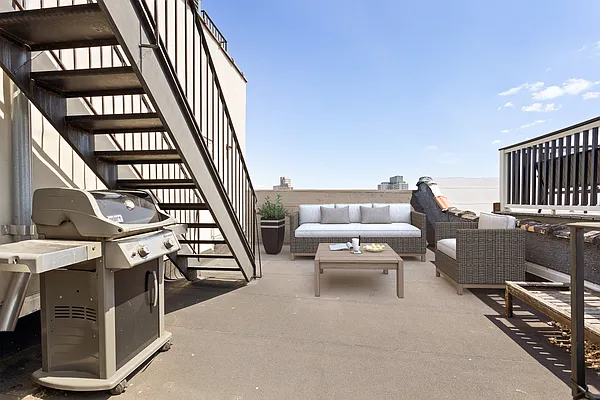 Sold by Compass | media 9