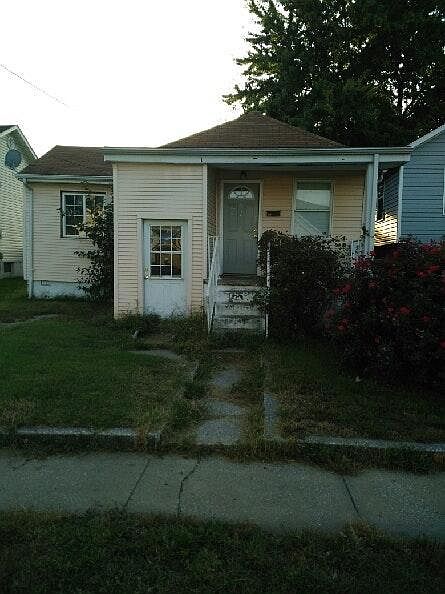3 bdr charming home, with large yard..tenant is responsible