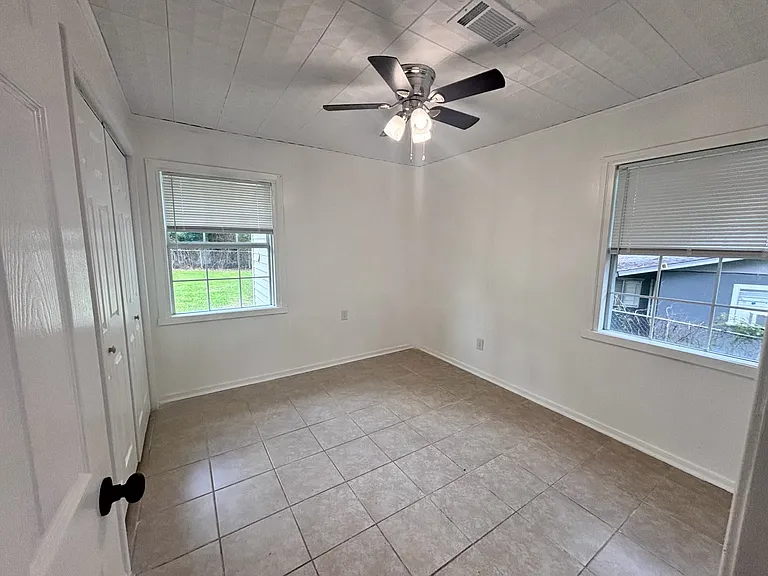 1102 Anderson Dr — Photo 9