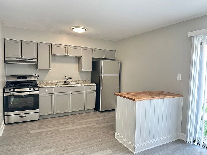 1st image of 1719 E Roosevelt Rd APT 2
