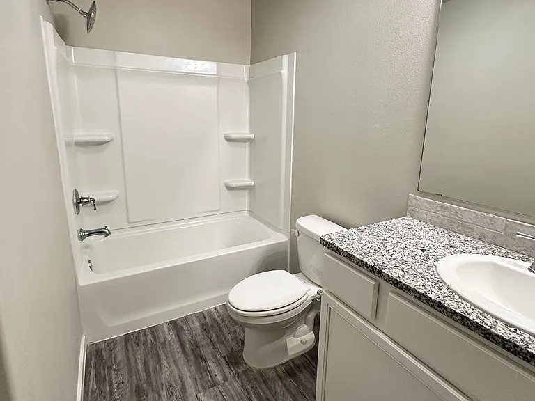 2106 N Avenue J — Photo 15