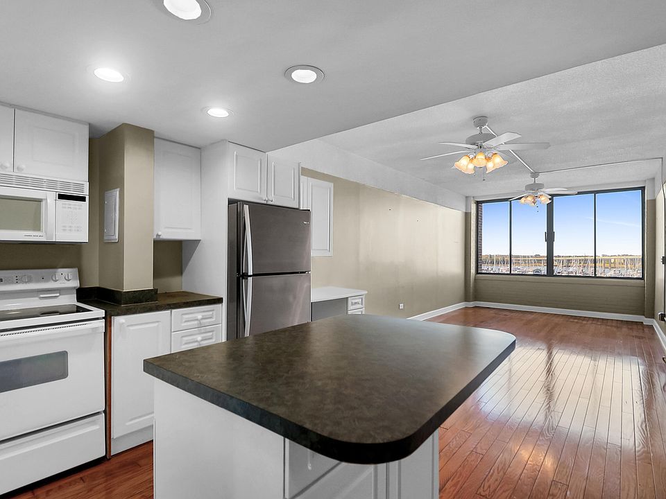 1st image of 14 Lockwood Dr APT 4L