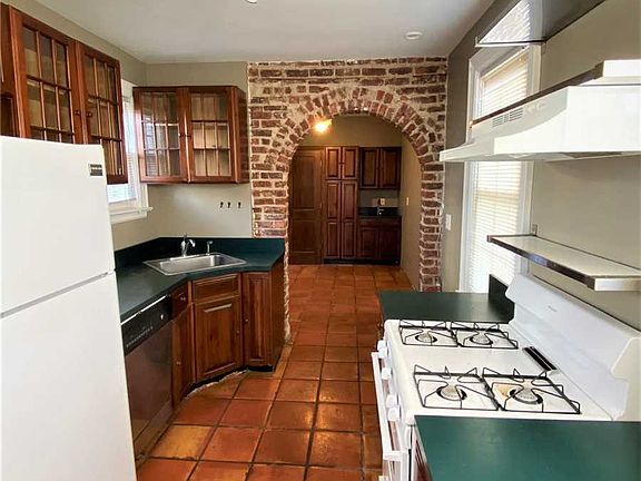 3rd image of 11 Burtis Ave