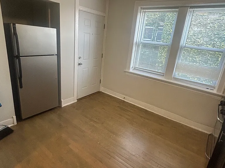 718 W 112th St #3 — Photo 5