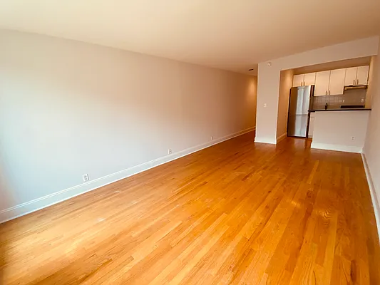 Rented by Metropolis Real Estate of Manhattan | media 8