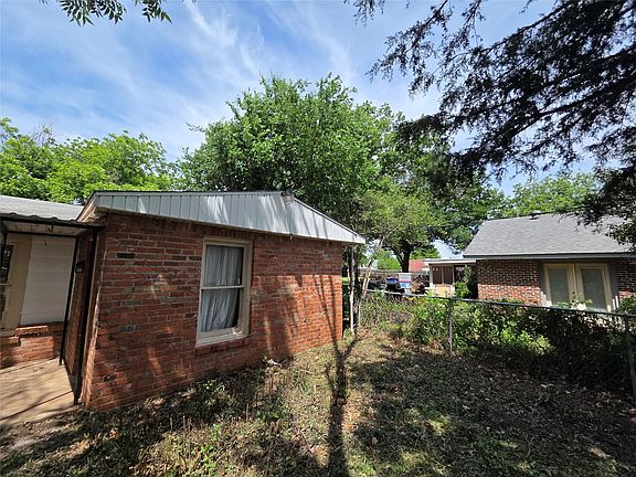 4th image of 4302 Columbia Rd
