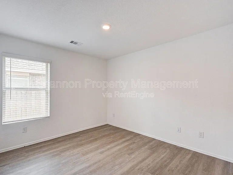 26735 Wilderye Cove Ln — Photo 14