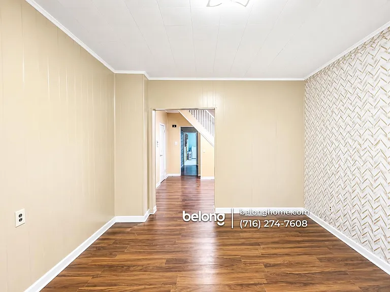 2207 Linwood Ave — Photo 4