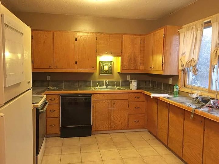 1st image of 413 N 16 E