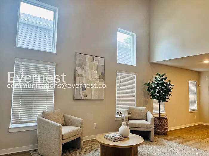 4 bed, 2.5 bath, 2155 sqft, $2,395 — Photo 2