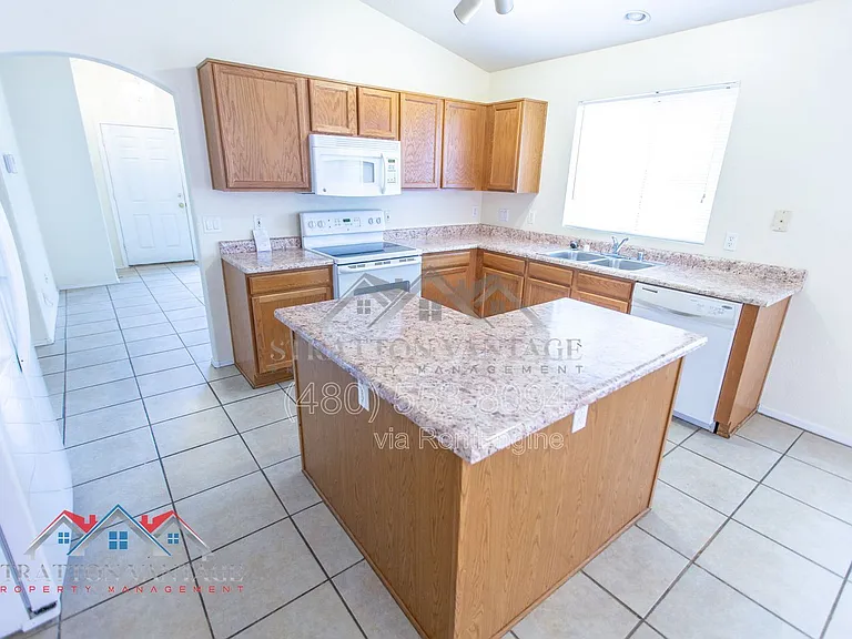 11801 W Paradise Dr — Photo 10