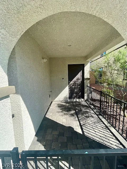3 bed, 2.5 bath, 1705 sqft, $2,100 — Photo 3