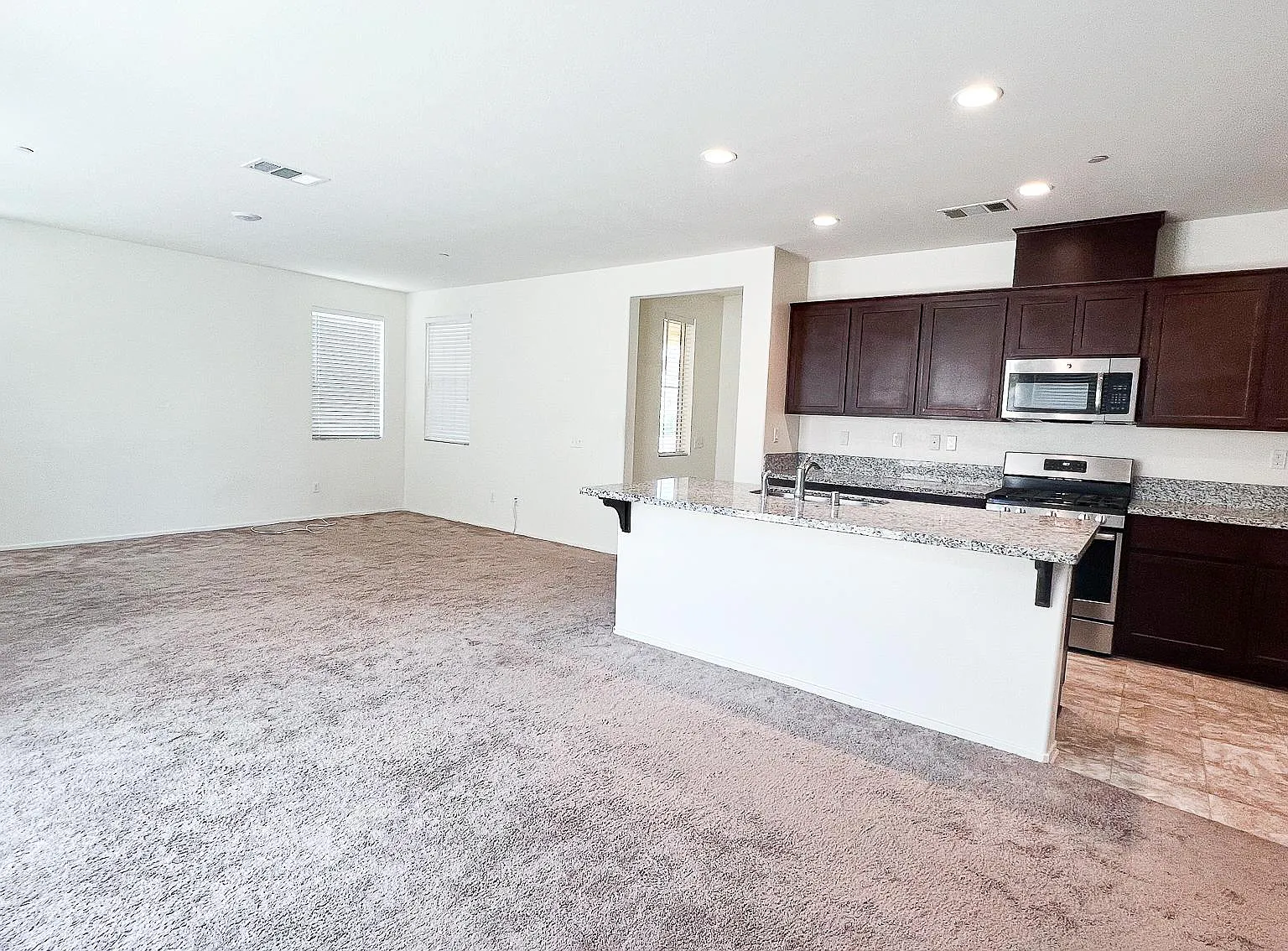 3 bed, 1662 sqft, $2,995 — Photo 3