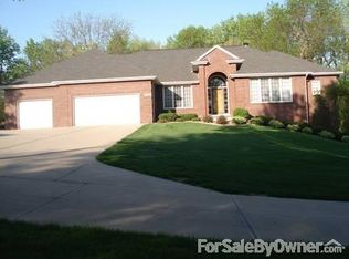 16359 Hickory St, Omaha, NE 68130