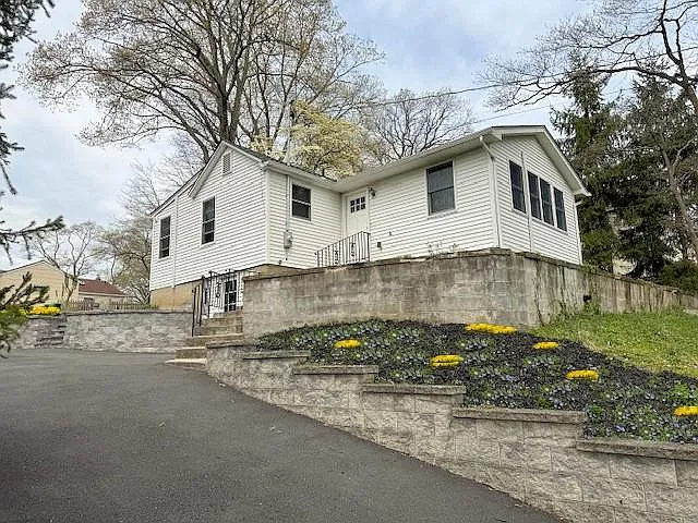 23 Lindbergh Lane photo 1